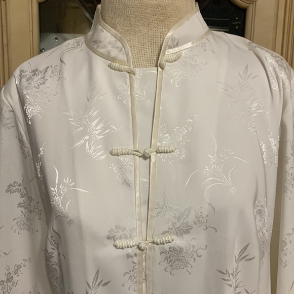 Gorgeous Asian top - Picture 2 of 6